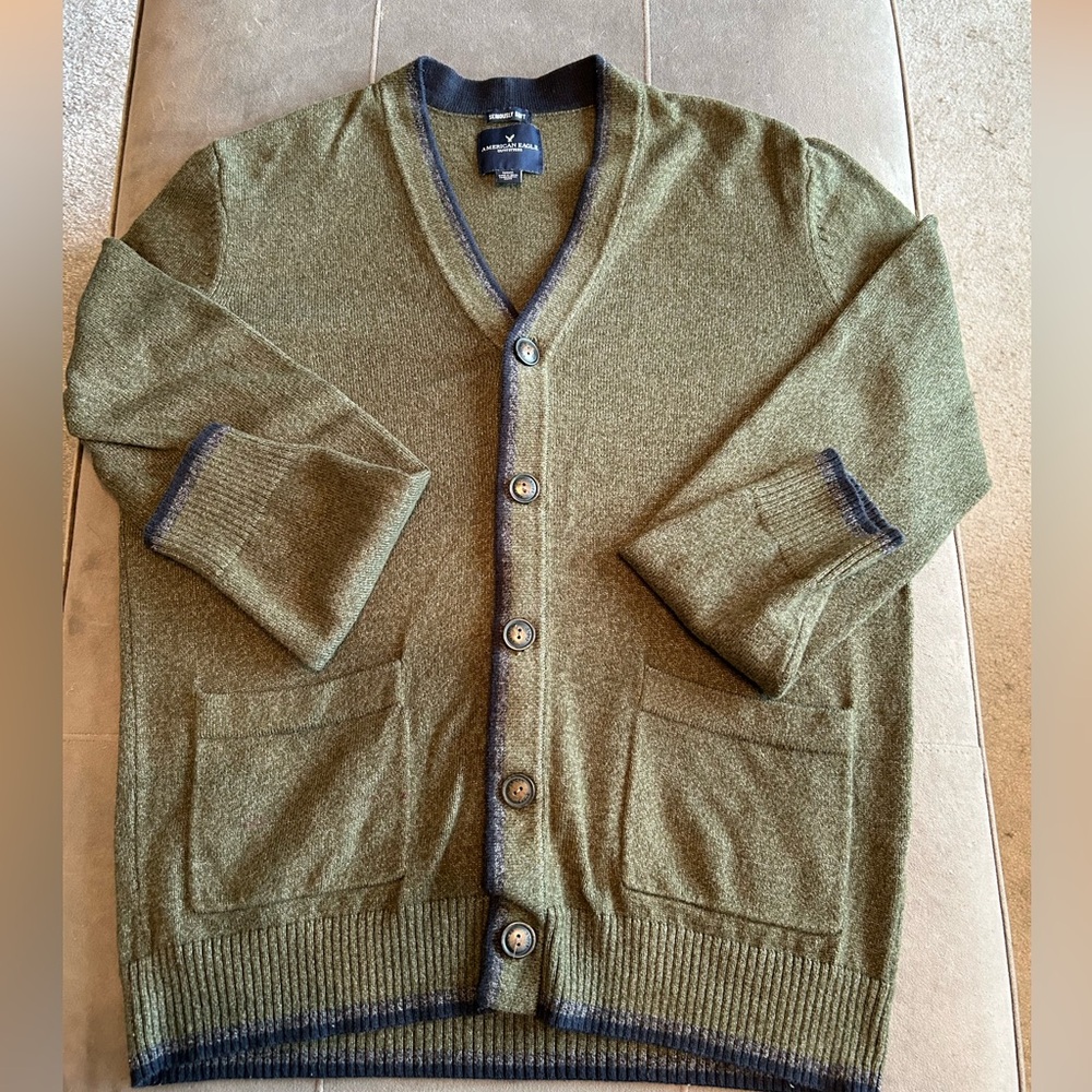 American Eagle Men’s Green Cardigan Size M